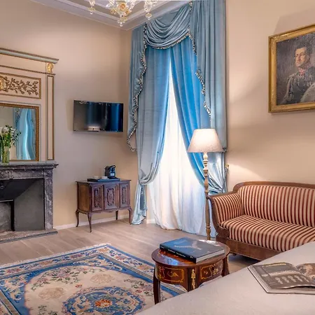 Palazzo Cavagna Sangiuliani Bed & Breakfast